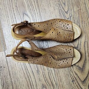 Natalia Blanco size 39 wedge sandals brown laser cut leather